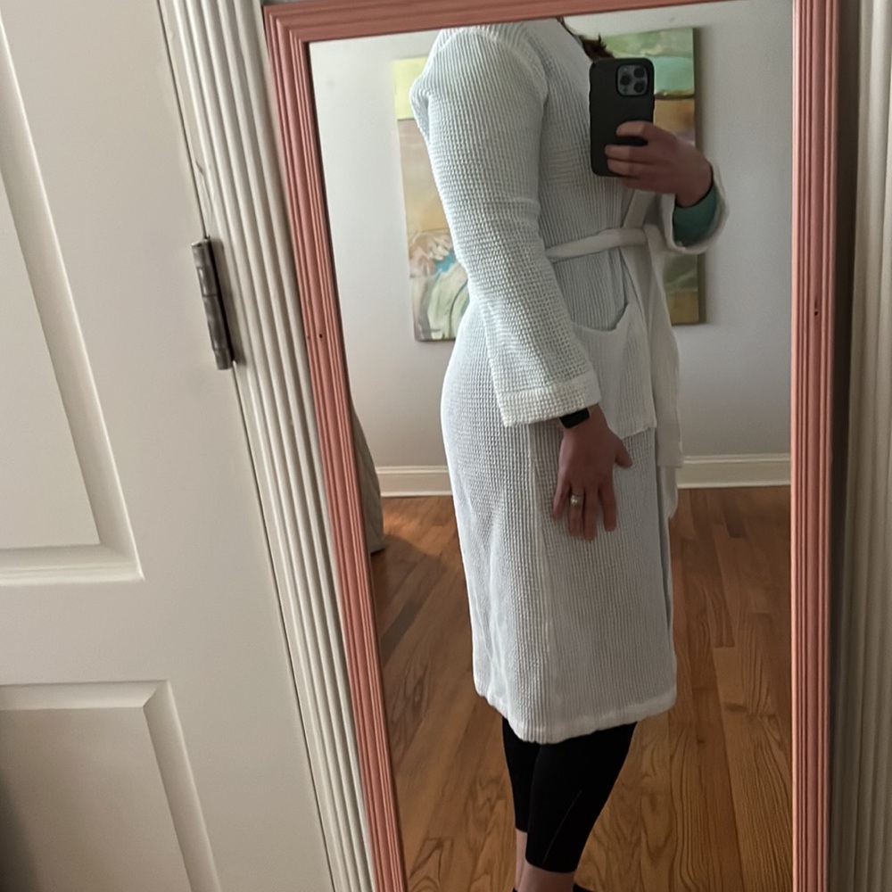 COYUCHI Waffle Robe - White small/medium organic cotton - Picture 4 of 16